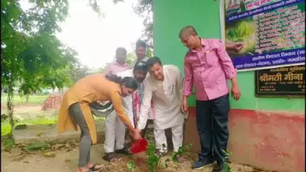 गम्हरिया: भेलवा में किया गया पौधारोपण