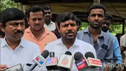 ಕೆ.ಜಿ.ಎಫ್: ಅಕಸ್ಮಿಕವಾಗಿ ನಡೆದಿರುವ ಘಟನೆ ರಾಜಕೀಯ ಮಾಡಬಾರದು : ಬಡಮಾಕನಹಳ್ಳಿ ಯಲ್ಲಿ ಶಾಸಕ ಕೊತ್ತೂರು ಜಿ ಮಂಜುನಾಥ್