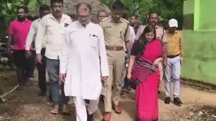 ଯାଜପୁର: କମାଗଡ଼ ଗାଁରେ ଭାଇ ଭଉଣୀ ଶିକୁଳିରେ ବନ୍ଧା ଘଟଣା,ପରିବାରକୁ ଭେଟିଲେ ସାଂସଦ ସହାୟତା ଯୋଗାଇଦେବାକୁ ଦେଲେ ପ୍ରତିଶୃତି