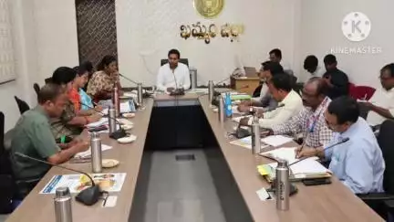 ఖమ్మం అర్బన్: ఖమ్మం లో ప్రభుత్వ పాఠశాలల్లో అడ్మిషన్స్ సంఖ్య పెంచాలి జిల్లా కలెక్టర్ ముజమ్మిల్ ఖాన్