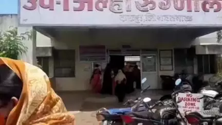 दारव्हा: शहरातील उपजिल्हा रुग्णालयातील  अस्वच्छतेमुळे नागरिक त्रस्त, उपाययोजना करण्यासाठी अधीक्षकांना निवेदन