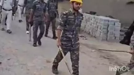 चौपारण: ग्राम महाराजगंज एवं चयकला में बकरीद पर्व को लेकर प्रशासन ने निकाला फ्लैग मार्च
