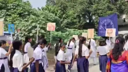 ফালাকাটা: ফালাকাটায় কাপড়ের ব্যাগ বিলি, বৃক্ষরোপণে পালিত বিশ্ব পরিবেশ দিবস