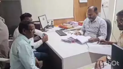 વ્યારા: વ્યારા મામલતદાર કચેરી ખાતે જઈ રાણીઆંબા ગામ પંચાયતની ચૂંટણી અંતર્ગત ઉમેદવારી પત્રો ભરવામાં આવ્યા.