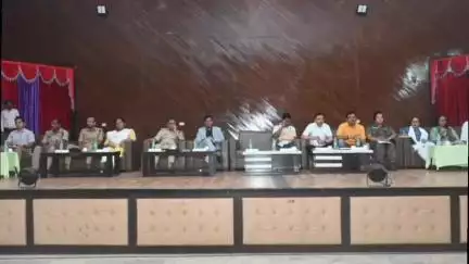 लोहरदगा: नगर भवन में शांति समिति की हुई बैठक, उपायुक्त ने बकरीद को लेकर सौहार्द बनाए रखने की अपील की