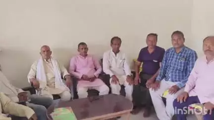हरिहरगंज: अररूआ कला गांव में नगर पंचायत कांग्रेस कमेटी ने बैठक की, संगठन विस्तार पर चर्चा की