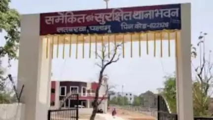 सतबरवा: ताबर गांव के पास मोटरसाइकिल पुलिया से नीचे गिरी, 2 लोगों की हुई मौत