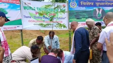 বালিজানা: উৰপদ বিলত কেন্দ্ৰীয়ভাৱে বিশ্ব পৰিৱেশ দিৱস উপলক্ষে বৃক্ষৰোপণ কাৰ্যসূচী ৰূপায়ণ, উপস্থিত জিলা আয়ুক্ত