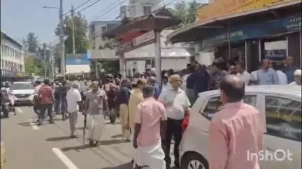 കണയന്നൂർ: മറൈൻഡ്രൈവിലെ എറണാകുളം അങ്കമാലി അതിരൂപതാ ആസ്ഥാനത്തിന് മുന്നിൽ വിശ്വാസികൾ തമ്മിൽ സംഘർഷം