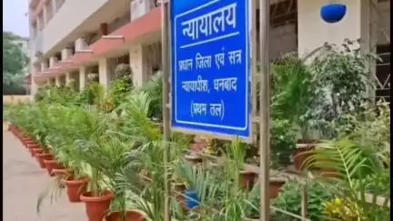 धनबाद/केंदुआडीह: सिविल कोर्ट परिसर में विश्व पर्यावरण दिवस पर प्रधान जिला एवं सत्र न्यायाधीश ने पौधारोपण किया