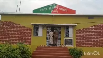 ବୀରମହାରାଜପୁର: ବାଘପାଲି ନିକଟ ହରିଣାପାଲି ସଂରକ୍ଷିତ ଜଙ୍ଗଲରୁ ତିନି ଜଣ ଶିକାରୀଙ୍କୁ ଗିରଫ କଲା ବନ ବିଭାଗ