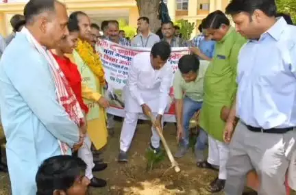 ग्वालियर गिर्द: ज्यारोग्य अस्पताल में ग्वालियर सांसद ने वेलफेयर फाउंडेशन के साथ किया पौधारोपण