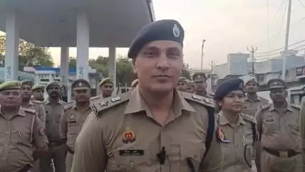 उन्नाव: आगामी ईद-उल-अजहा को लेकर एसपी ने पुलिस बल के साथ मिश्रित आबादी में की गश्त, तैयारियों की दी जानकारी