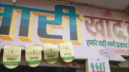जलेसर: तहसील जलेसर क्षेत्र में तहसीलदार और कृषि विभाग के अधिकारियों ने खाद बीज दुकानों पर मारा छापा, तीन दुकानों के लिए सैंपल