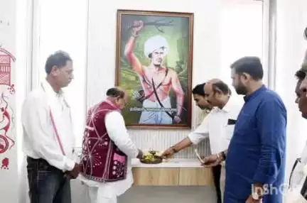 દાહોદ: *રાષ્ટ્રીય અનુસૂચિત જનજાતિ આયોગના અધ્યક્ષશ્રી અંતર સિંઘ આર્યની અધ્યક્ષતામાં બિરસા મુંડા ભવન દાહોદ ખાતે યુવા સંવાદ યોજાયો