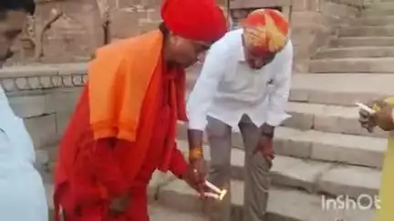 पोकरण: ऐतिहासिक सालम सागर तालाब पर दीपमाला से क्षेत्रीय विधायक महंत प्रताप पुरी ने वंदे गंगा जल अभियान का शुभारंभ किया