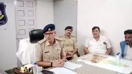 હાલોલ: નગર ખાતે યોજાનારા બકરી ઈદના પાવન પર્વને અનુલક્ષીને ટાઉન પોલીસ મથકે શાંતિ સમિતિની બેઠક યોજાઈ