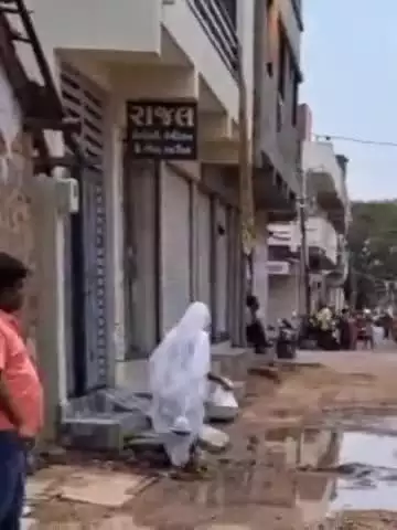 વઢવાણ: જોરાવર નગર વોર્ડ નં. 10 ની અનેક ગલીઓમાં ગટરના ઢાંકણા ગંદા પાણી સહિતની સમસ્યાને લઇ જૈન સાધુ સંતોને ભારે હાલાકી
#Jansamasy