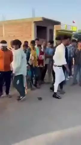 शिवपुरी नगर: शिवपुरी-झांसी फोरलेन पर बारातियों से भरा पिकअप वाहन पलटा कई एक दर्जन से अधिक घायल