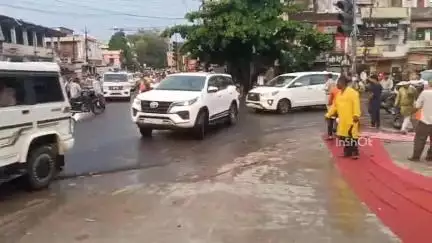 होशंगाबाद नगर: स्कूल शिक्षा मंत्री मीनाक्षी चौक ने नर्मदापुरम में नवनिर्मित मंदिर में प्राण प्रतिष्ठा के अवसर पर किए देवी दर्शन