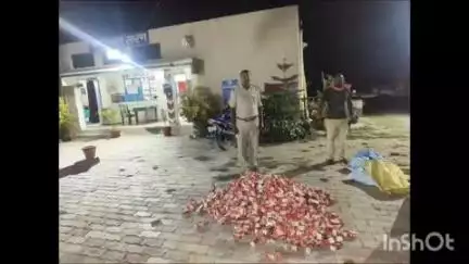 दरियापुर: खजौली गांव स्थित पलानी से डेरनी पुलिस ने 126 लीटर अंग्रेजी शराब बरामद की, तस्कर फरार