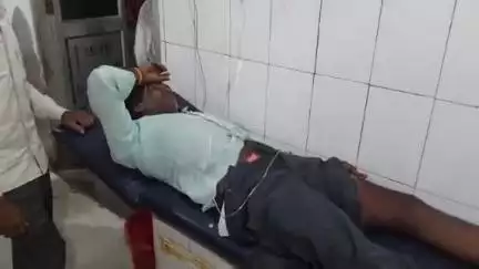 सीतापुर: मदनापुर के पास सड़क पर तेज रफ्तार ट्रैक्टर ने बाइक को मारी जोरदार टक्कर, दो लोग हुए घायल