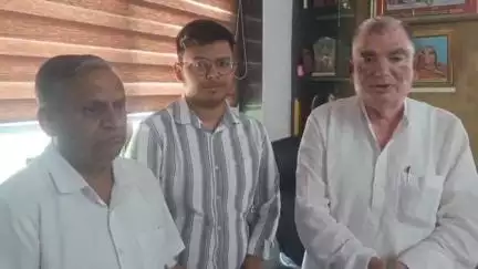नीम का थाना: नीमकाथाना के लाल का अग्रवाल समाज के संरक्षक दौलतराम गोयल ने विनित गोयल को किया सम्मानित