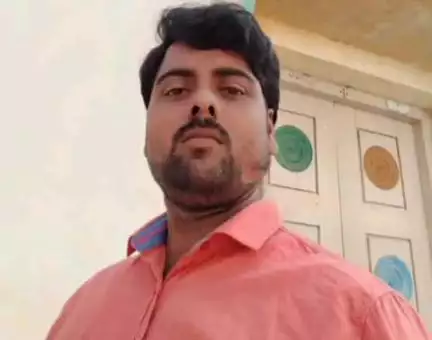 ఉరవకొండ: పెన్నహోబిలం గుట్టలో ఆర్ ఎం పీ డాక్టర్ మంజునాథ్ రెడ్డి (35) పెట్రోల్ పోసుకొని నిప్పంటించుకుని ఆత్మహత్య