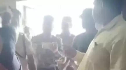 पीरपैंती: पीरपैंती पुलिस पर छापेमारी में अभद्रता का आरोप, अपहरण केस की कार्रवाई पर उठे सवाल
