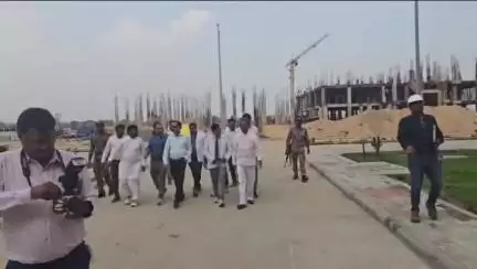 सिंगरौली: विधायक और कलेक्टर ने मेडिकल कॉलेज परिसर में किया वृक्षारोपण, कक्षों का अवलोकन कर दिए निर्देश