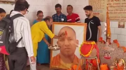 चौक इलाके में मुख्यमंत्री योगी आदित्यनाथ का जन्मदिन मनाया गया, दीर्घायु होने की की गई कामना