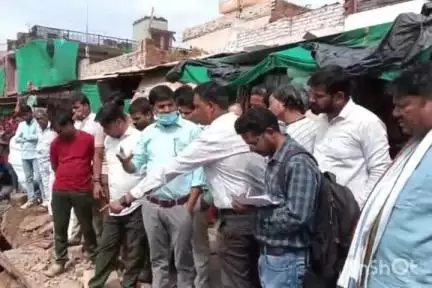 पोहरी: विधायक कैलाश कुशवाह ने प्रशासनिक अधिकारियों के साथ पोहरी नगर परिषद के निर्माण कार्यों का किया निरीक्षण, जताई नाराज़गी