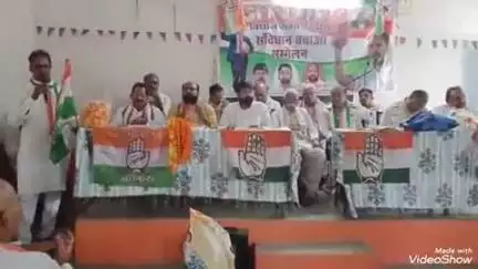 लालगंज: लालगंज में कांग्रेस पार्टी की आयोजित बैठक में 'संगठन सृजन एवं संविधान बचाओ' विषय पर चर्चा की गई