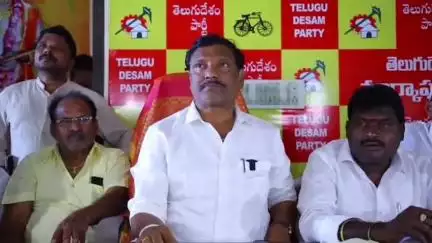 మార్కాపురం: బాబాయిని గొడ్డలితో వేసేసి వెన్నుపోటు దినోత్సవం జరపడం ఏంటి జగన్ అని ప్రశ్నించిన మార్కాపురం ఎమ్మెల్యే నారాయణరెడ్డి