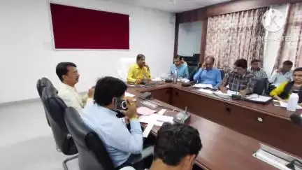 आगर: समग्र ई-केवाईसी कार्य में लापरवाही पर अपर कलेक्टर ने वेतन कटौती के निर्देश दिए