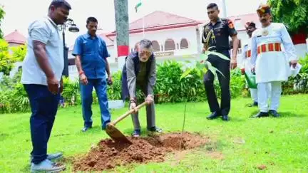कांके: राजभवन में राज्यपाल संतोष कुमार गंगवार ने विश्व पर्यावरण दिवस पर किया पौधारोपण
