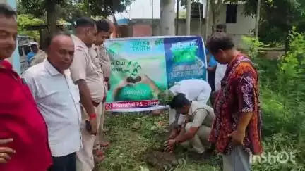 ধনিয়াখালি: ধনিয়াখালিতে পদযাত্রা ও বৃক্ষ রোপনের মধ্য দিয়ে বিশ্ব পরিবেশ দিবস পালন‌ করল জেলা পুলিশ গ্রামীনের ধনিয়াখালি থানার পুলিশ