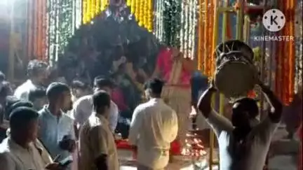 साहिबगंज: मुक्तेश्वर धाम बिजली गंगा घाट पर भव्य गंगा आरती का आयोजन, हज़ारों लोग हुए शामिल