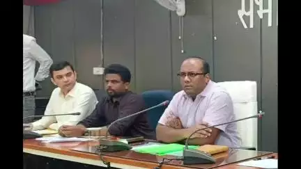 सिवान: जिला पदाधिकारी डॉ. आदित्य प्रकाश की अध्यक्षता में समाहरणालय सभागार में जिला अधिप्राप्ति टास्क फोर्स की बैठक हुई