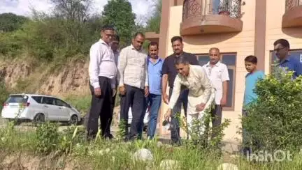 बल्दवाड़ा: विधायक ने सरकाघाट में किया पौधरोपण