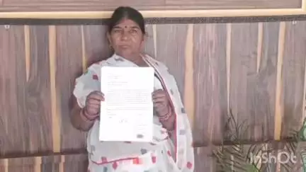 गावां: जलापूर्ति शुरू करवाने के लिए नीमाडीह मुखिया ने उपायुक्त को सौंपा ज्ञापन