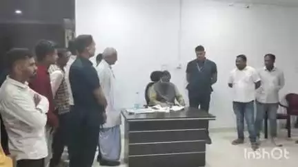 बलरामपुर: सर्किट हाउस बलरामपुर में मंत्री रामविचार नेताम ने लगाया जन दरबार, ग्रामीणों की समस्याओं से हुए अवगत
