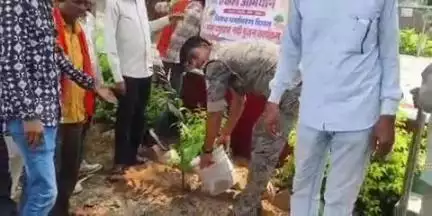 डंडई: डंडई थाना परिसर में विश्व पर्यावरण दिवस पर वृक्षारोपण और जागरूकता कार्यक्रम आयोजित, पर्यावरण सुरक्षा पर दिया संदेश
