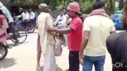 मेदिनीनगर (डालटनगंज): चैनपुर नाका के पास टैम्पू से गिरकर एक व्यक्ति गंभीर रूप से घायल
