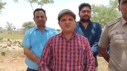 नीम का थाना: नीमकाथाना में विश्व पर्यावरण दिवस पर वंदे गंगा जल अभियान का शुभारंभ उपखंड अधिकारी राजवीर यादव ने पेड़ लगाकर किया