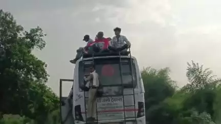 पन्ना: पन्ना में शुरू हुईं डबल डेकर बसें, यात्रियों के नियम विरुद्ध बैठने का वीडियो वायरल, विभाग को चुनौती