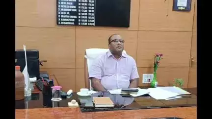 सिवान: जिला पदाधिकारी, सिवान ने कार्यालय कक्ष में बाढ़ और सुखाड़ 2025 की तैयारियों की समीक्षा की