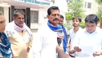 44ssw  के विनोद कुमार की हत्या की उच्च अधिकारी से जांच हेतु आजाद समाज पार्टी व परिवार वालों नै एएसपी हनुमानगढ़ से मिले