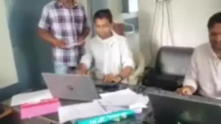 जावरा: लोकायुक्त ने ग्राम पंचायत आक्याबेनी के सहायक सचिव को ₹8000 की रिश्वत लेते रंगे हाथों पकड़ा