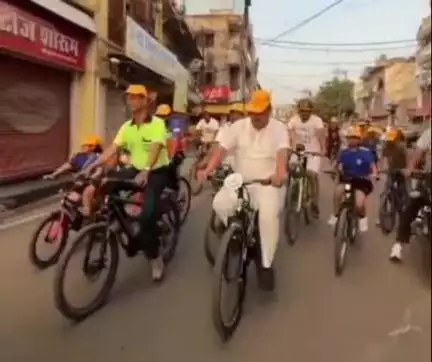 ग्वालियर गिर्द: ग्वालियर 15 विधानसभा क्षेत्र में ऊर्जा मंत्री प्रद्युमन सिंह तोमर साइकिल रैली में शामिल हुए